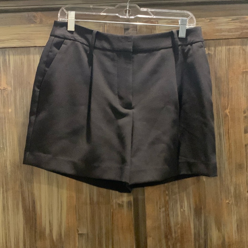 Nine West dress shorts in black. Size 6.